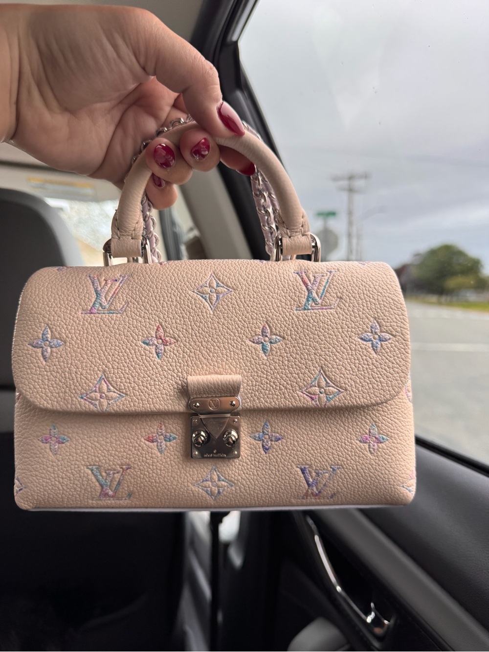 Louis Vuitton Nano Madeleine Link Quartz - Limited Edition - Picture 2 of 3
